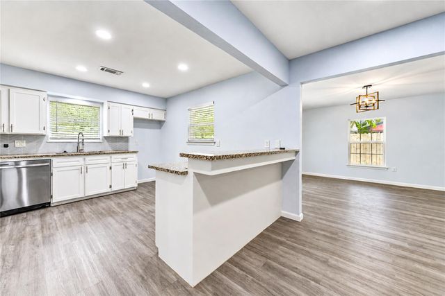910 Cedar Lane, El Lago, TX 77586