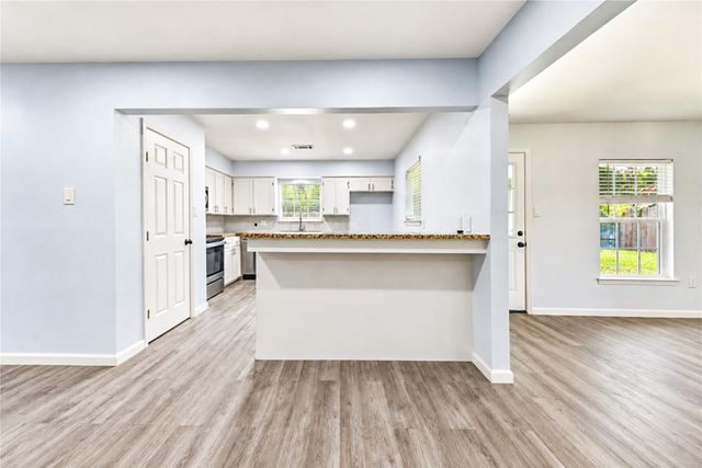 910 Cedar Lane, El Lago, TX 77586