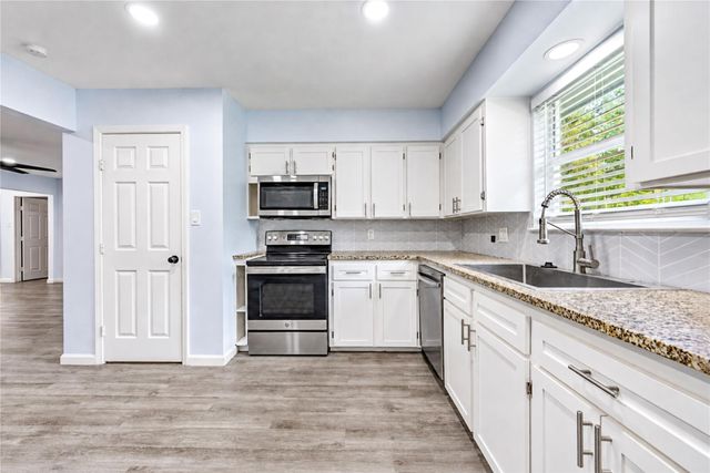 910 Cedar Lane, El Lago, TX 77586