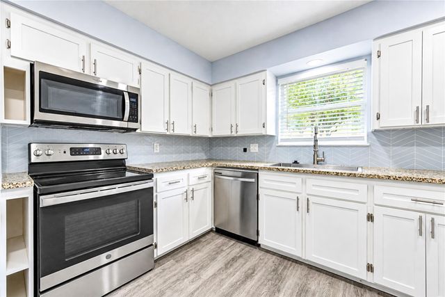 910 Cedar Lane, El Lago, TX 77586