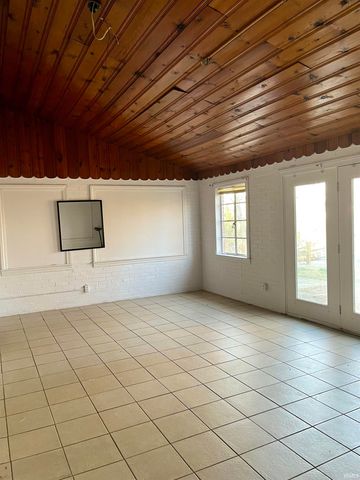 507 N Geiger Street, Huntingburg, IN 47542