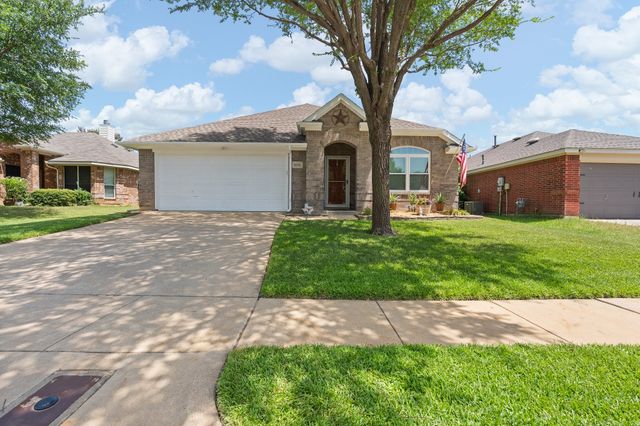 8436 Hawks Nest Drive, Fort Worth, TX 76131