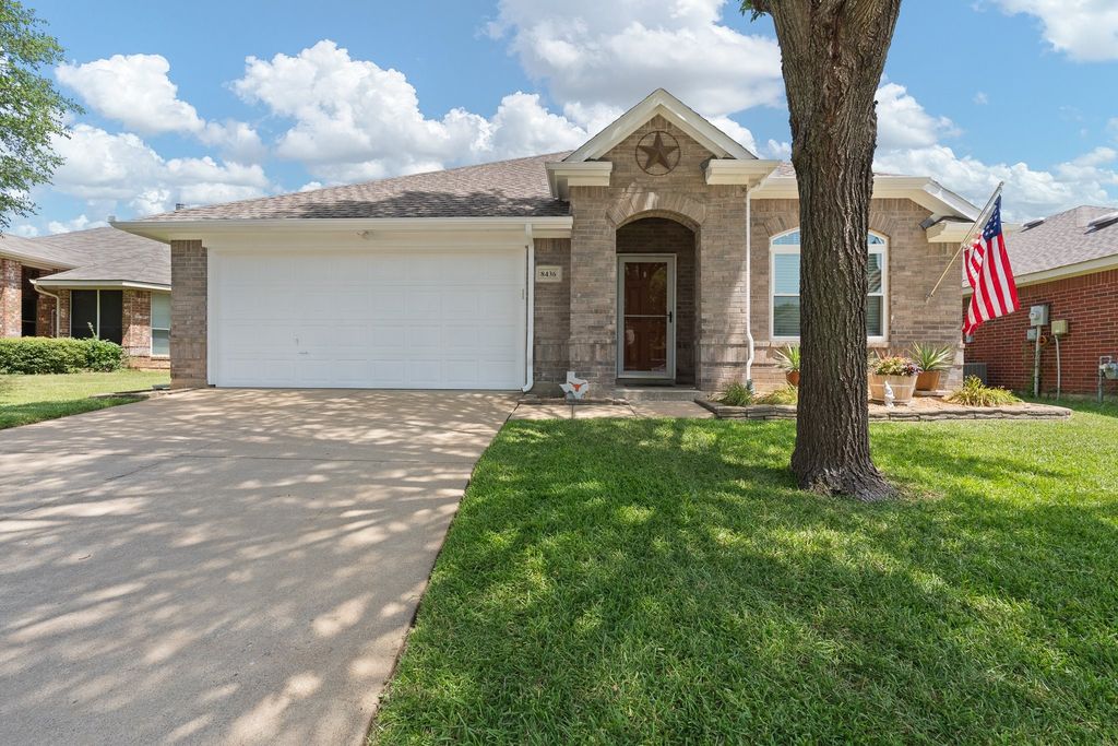 8436 Hawks Nest Drive, Fort Worth, TX 76131