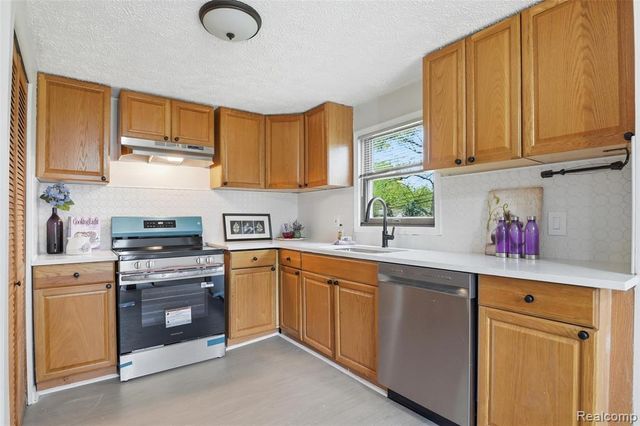20052 Pine Street, Brownstown, MI 48183