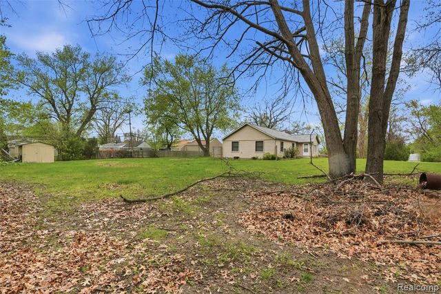 20052 Pine Street, Brownstown, MI 48183