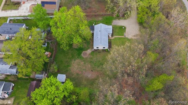 20052 Pine Street, Brownstown, MI 48183