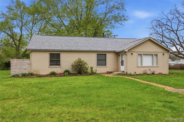 20052 Pine Street, Brownstown, MI 48183
