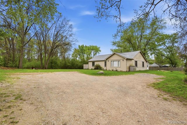 20052 Pine Street, Brownstown, MI 48183