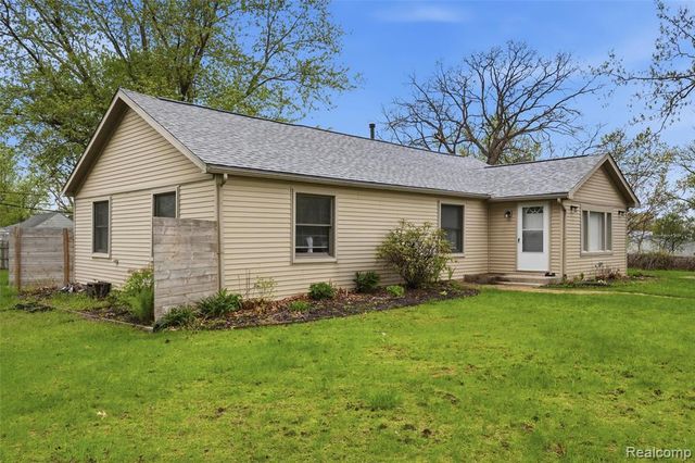 20052 Pine Street, Brownstown, MI 48183