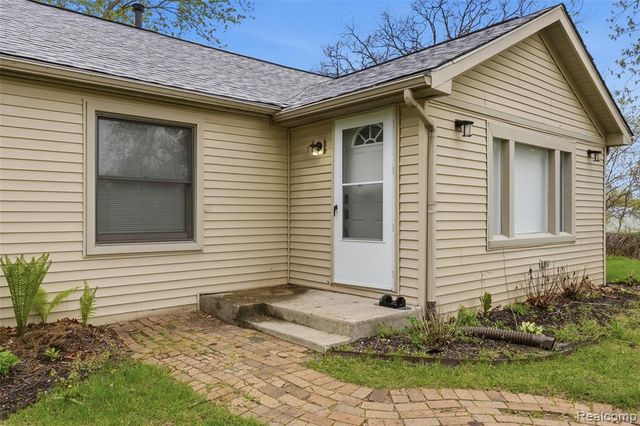 20052 Pine Street, Brownstown, MI 48183