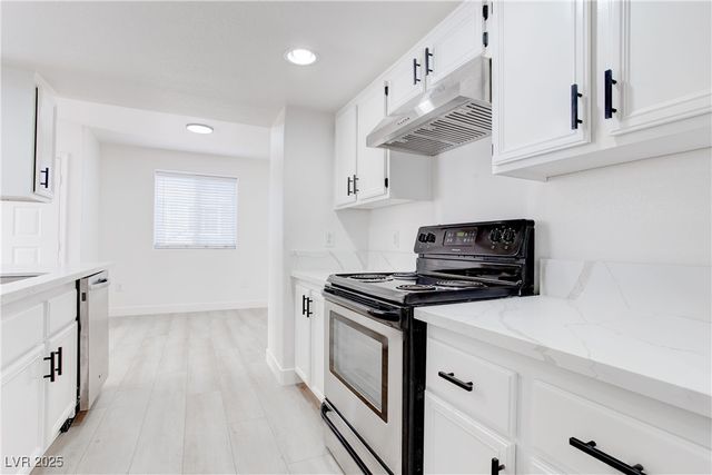 5792 Ambassador Avenue 102, Las Vegas, NV 89122