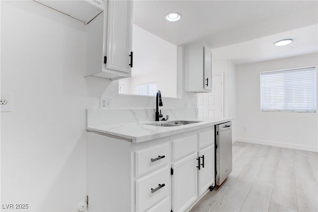 5792 Ambassador Avenue 102, Las Vegas, NV 89122