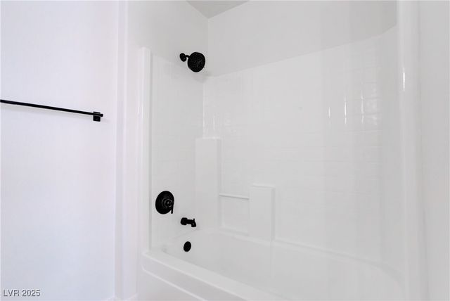 5792 Ambassador Avenue 102, Las Vegas, NV 89122