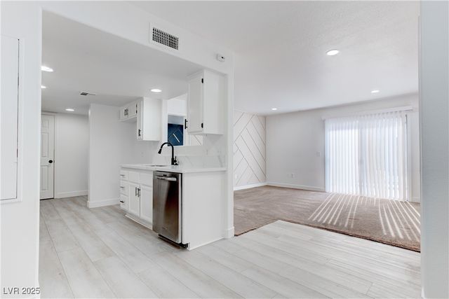 5792 Ambassador Avenue 102, Las Vegas, NV 89122