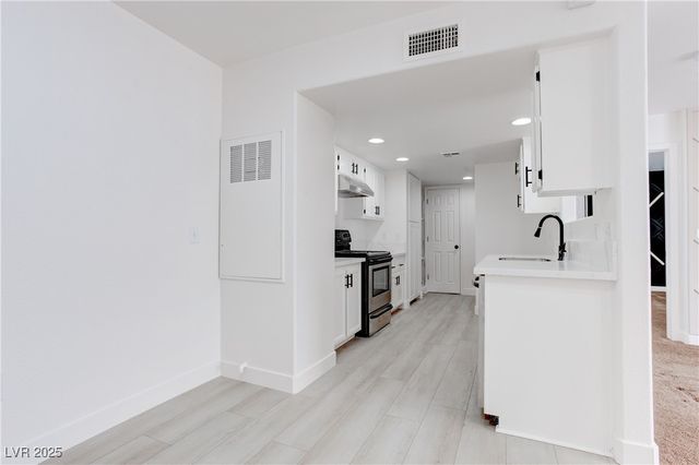 5792 Ambassador Avenue 102, Las Vegas, NV 89122