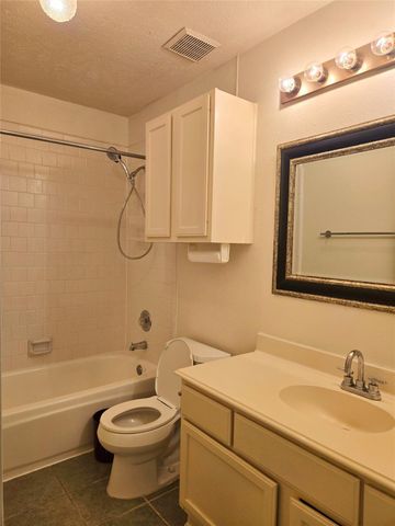 4515 Oak Valley Drive, Missouri City, TX 77459