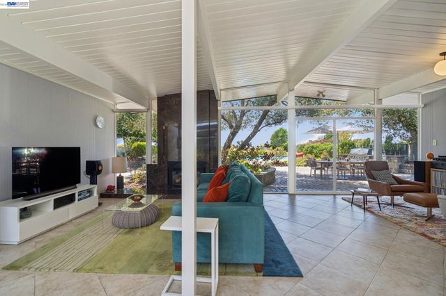 5842 Highwood Rd, Castro Valley, CA 94552