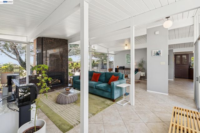 5842 Highwood Rd, Castro Valley, CA 94552