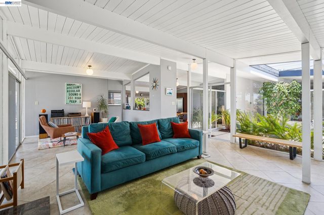 5842 Highwood Rd, Castro Valley, CA 94552