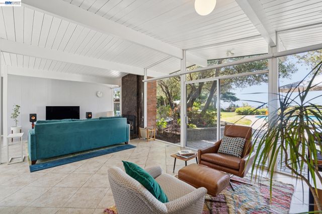5842 Highwood Rd, Castro Valley, CA 94552