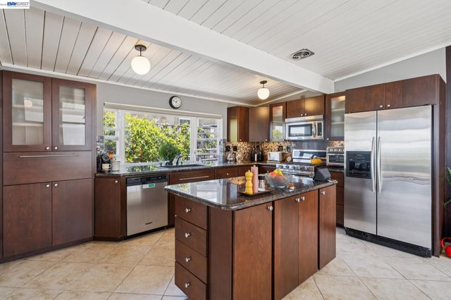 5842 Highwood Rd, Castro Valley, CA 94552