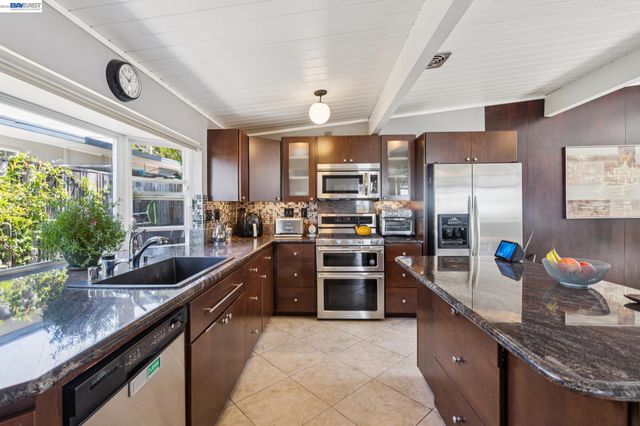 5842 Highwood Rd, Castro Valley, CA 94552