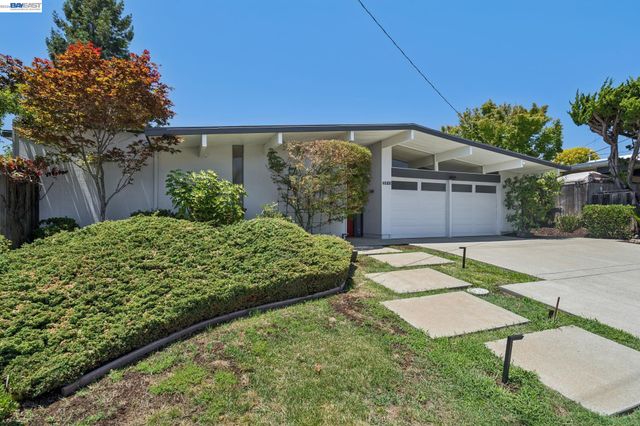 5842 Highwood Rd, Castro Valley, CA 94552