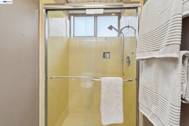 5842 Highwood Rd, Castro Valley, CA 94552
