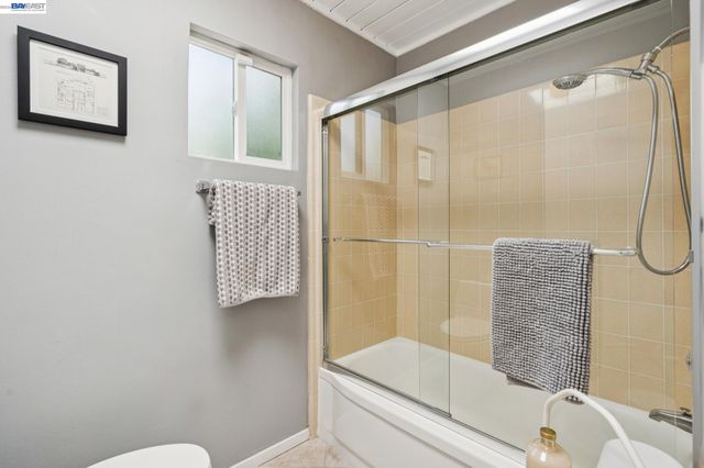 5842 Highwood Rd, Castro Valley, CA 94552