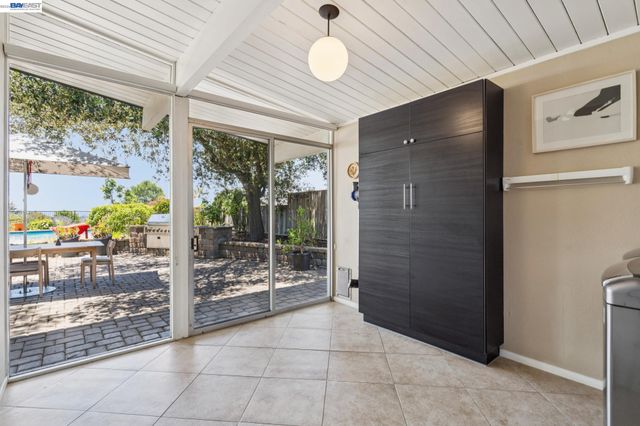 5842 Highwood Rd, Castro Valley, CA 94552