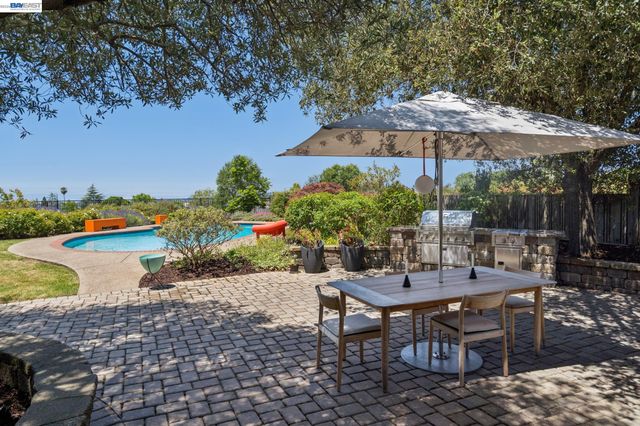 5842 Highwood Rd, Castro Valley, CA 94552