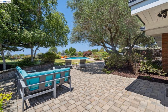 5842 Highwood Rd, Castro Valley, CA 94552