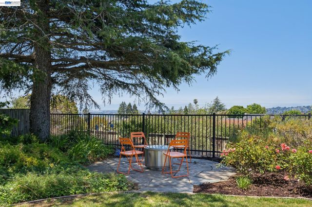 5842 Highwood Rd, Castro Valley, CA 94552