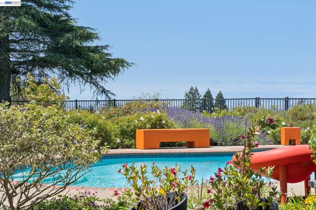 5842 Highwood Rd, Castro Valley, CA 94552