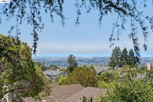 5842 Highwood Rd, Castro Valley, CA 94552