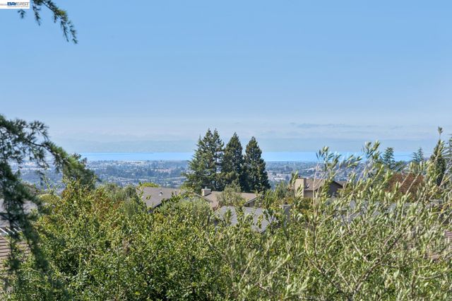 5842 Highwood Rd, Castro Valley, CA 94552