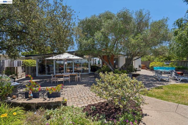 5842 Highwood Rd, Castro Valley, CA 94552