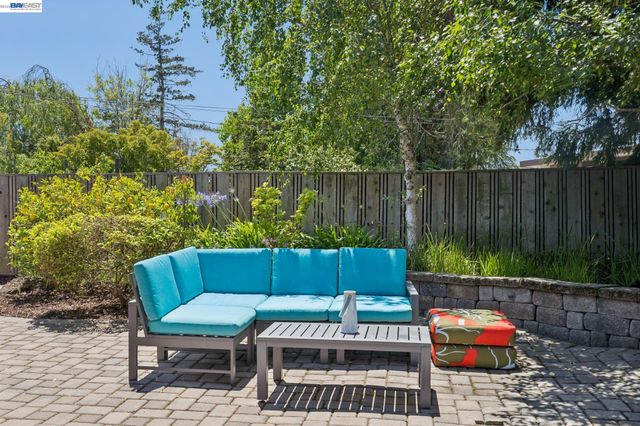 5842 Highwood Rd, Castro Valley, CA 94552