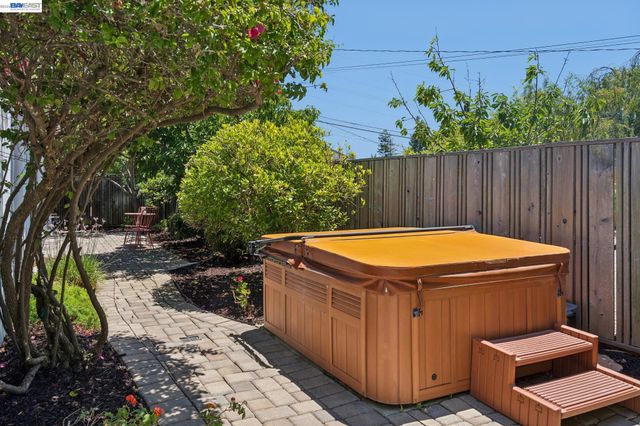 5842 Highwood Rd, Castro Valley, CA 94552