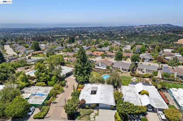 5842 Highwood Rd, Castro Valley, CA 94552