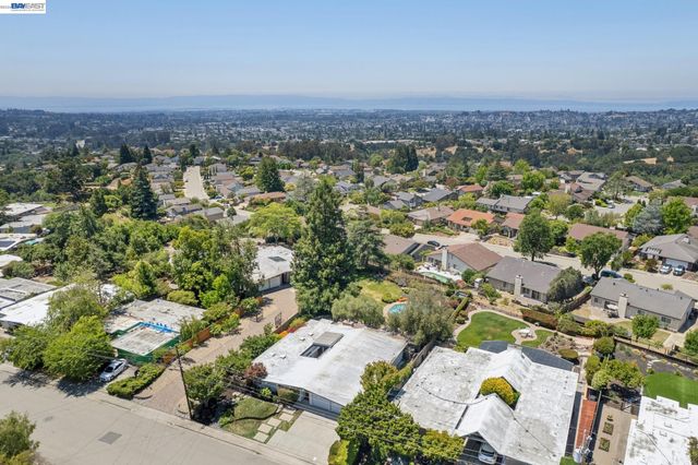 5842 Highwood Rd, Castro Valley, CA 94552