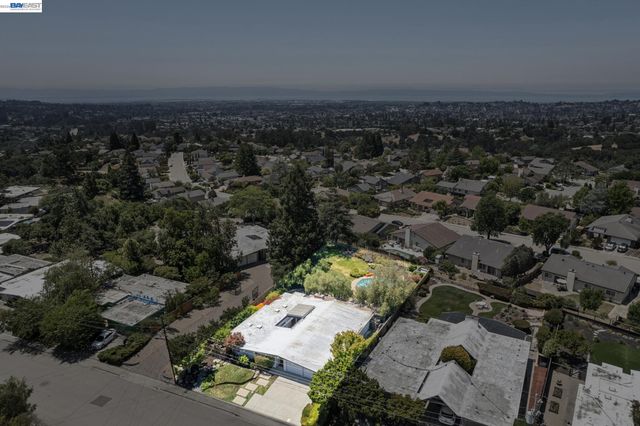 5842 Highwood Rd, Castro Valley, CA 94552