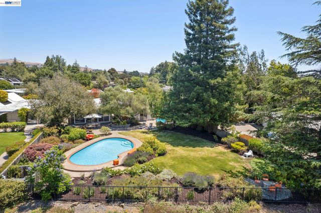 5842 Highwood Rd, Castro Valley, CA 94552