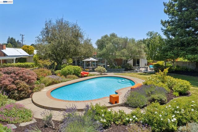 5842 Highwood Rd, Castro Valley, CA 94552