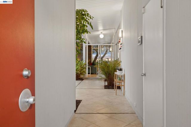 5842 Highwood Rd, Castro Valley, CA 94552