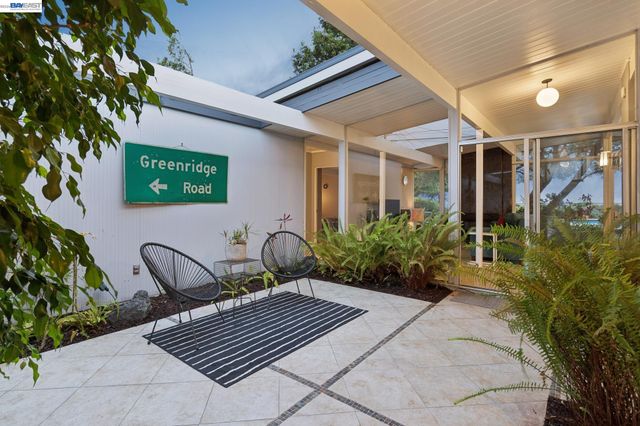 5842 Highwood Rd, Castro Valley, CA 94552