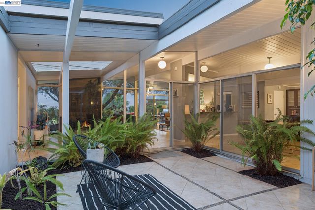 5842 Highwood Rd, Castro Valley, CA 94552