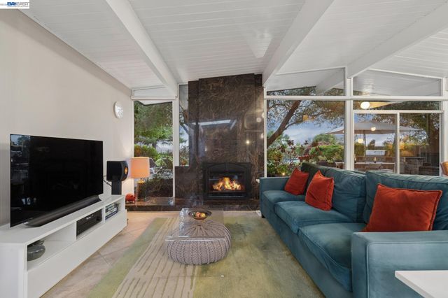 5842 Highwood Rd, Castro Valley, CA 94552