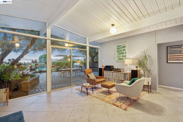5842 Highwood Rd, Castro Valley, CA 94552