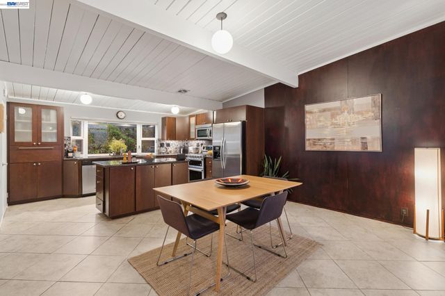 5842 Highwood Rd, Castro Valley, CA 94552